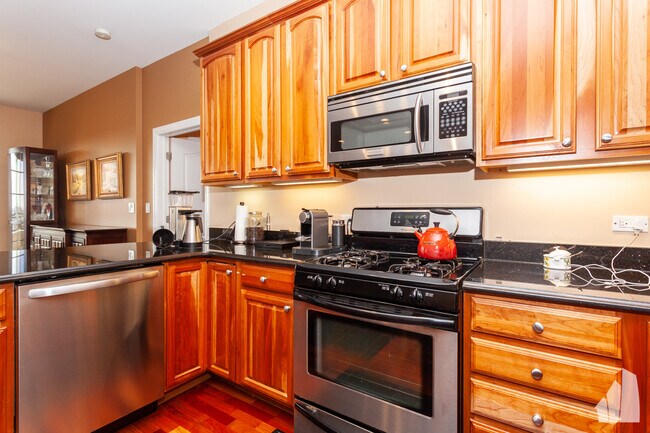 Building Photo - 4953 Oakton St