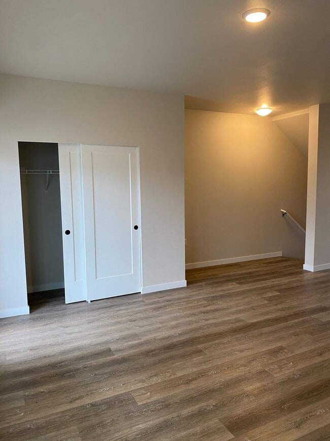 Foto del edificio - Modern 3 Bedroom, 3 Bath Townhome with 2-Car Garage!