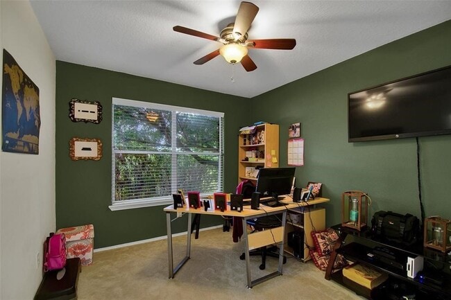 Foto del edificio - 615 Salma Ct