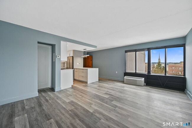 Foto del edificio - 60 Strawberry Hill Ave