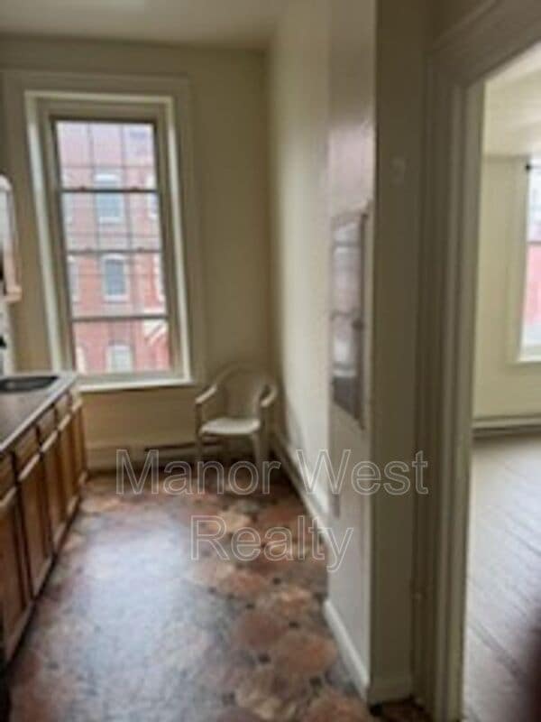 Building Photo - 207 W Market St