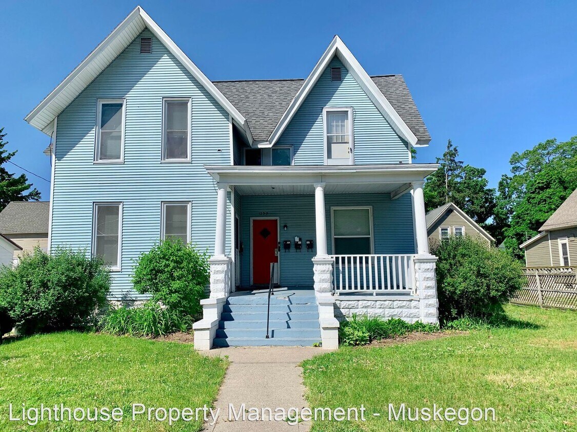1239 Terrace St, Muskegon, MI 49442 Room for Rent in Muskegon, MI