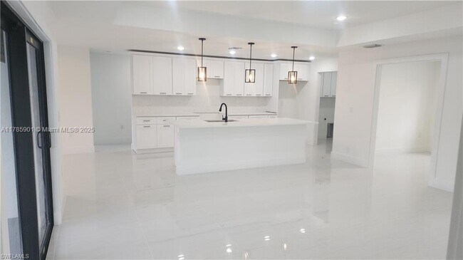 Building Photo - 1215 Bayou St E