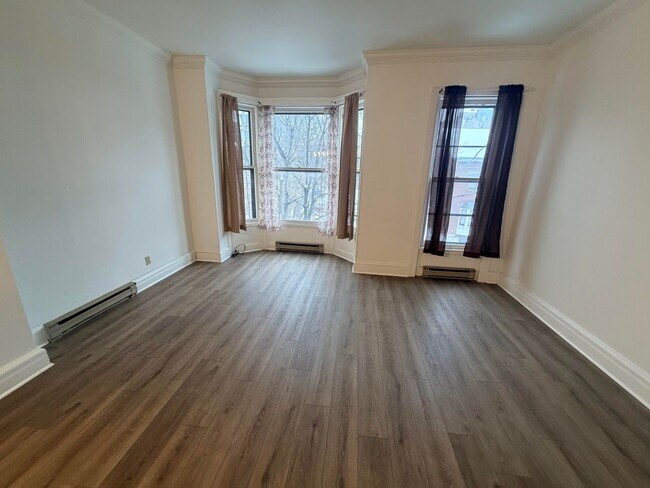 Foto del edificio - 285.5 Hudson Ave