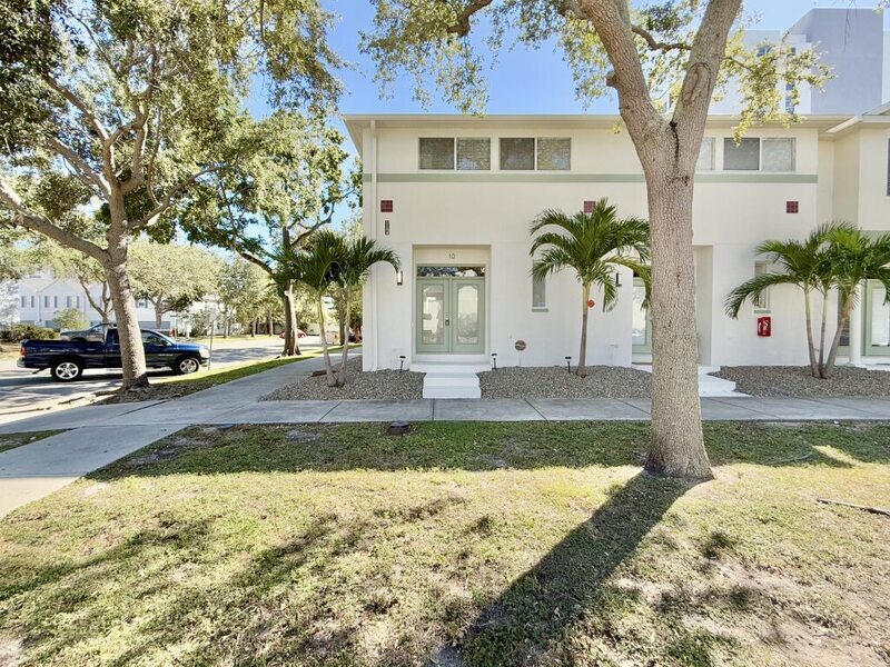 Primary Photo - 724 4th Ave