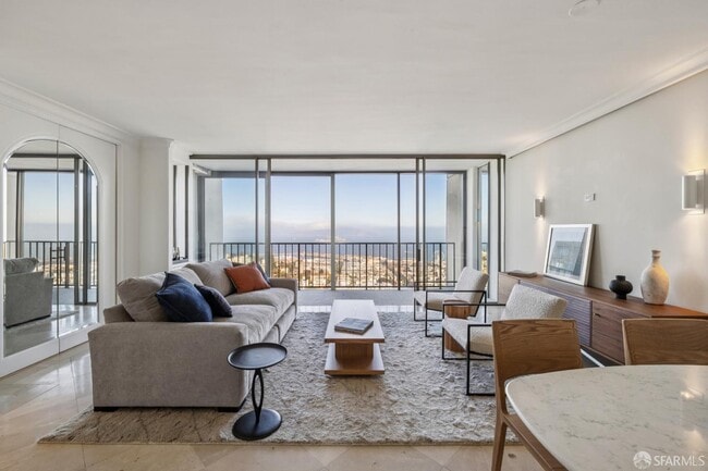 Building Photo - 999 Green St