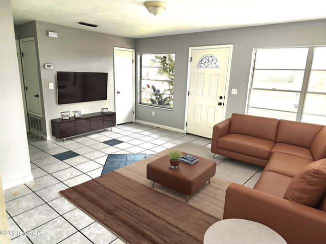 Building Photo - 904 Emma St