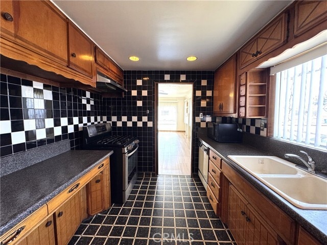 Building Photo - 1049 W 65th Pl