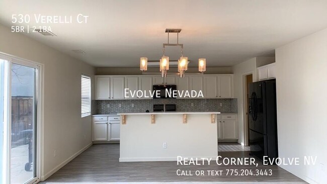 Foto del edificio - Spacious 5 Bed, 2.5 Bath in South Reno