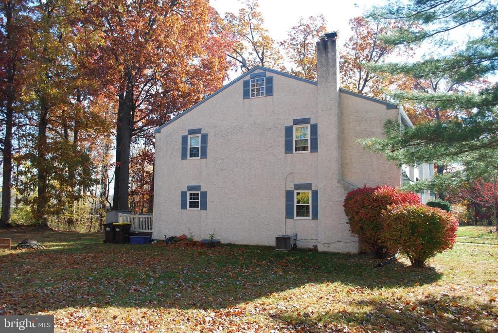 Primary Photo - 290 Lawndale Ave