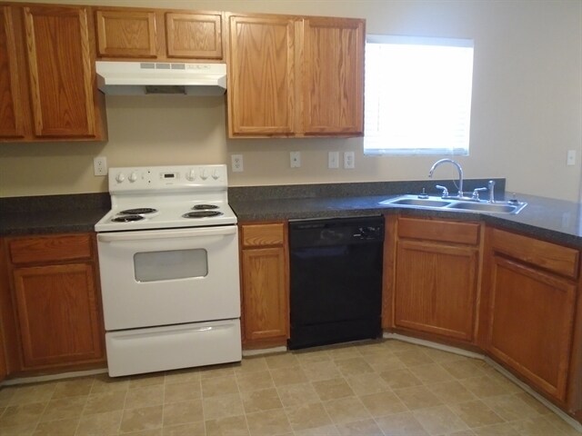 Foto del edificio - 812 Carlton Pointe Pl