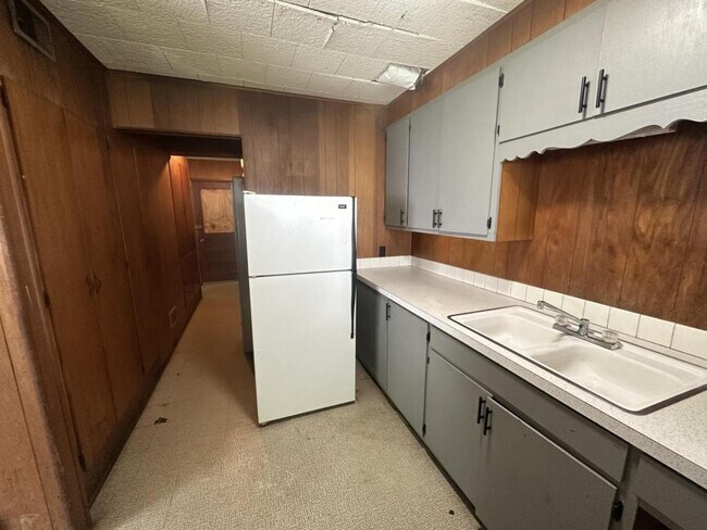 Building Photo - 507 S Connor Ave