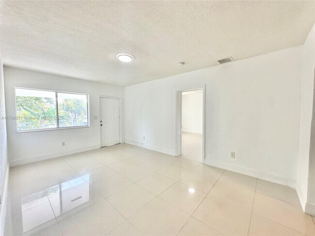 Foto del edificio - 1497 NE 118th Terrace