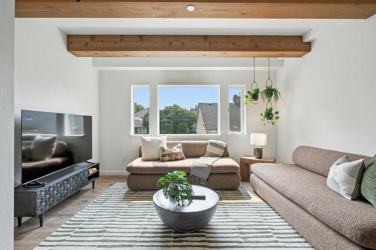 Foto principal - 925 NE 23rd Ave