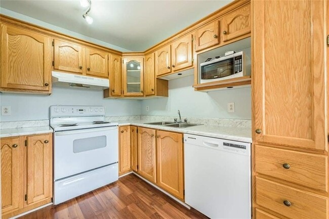 Building Photo - 12 Meeker Pl