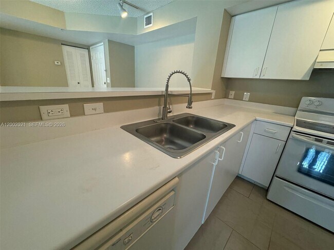 Foto del edificio - 111 Yacht Club Way