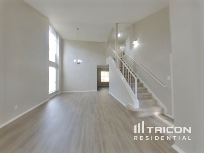 Building Photo - 1806 Aster Pass