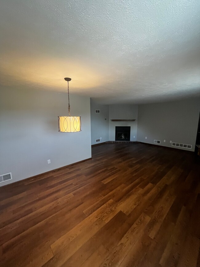 Living Room - 524 W 5th Ave