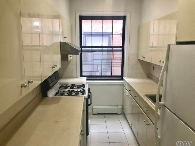 Building Photo - 45-40-45-44 44th St