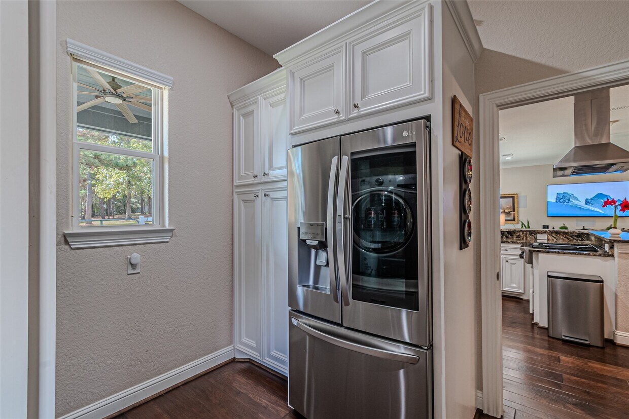 Building Photo - 15569 Crown Oaks Dr