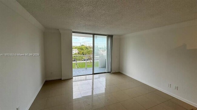 Foto del edificio - 2020 NE 135th St