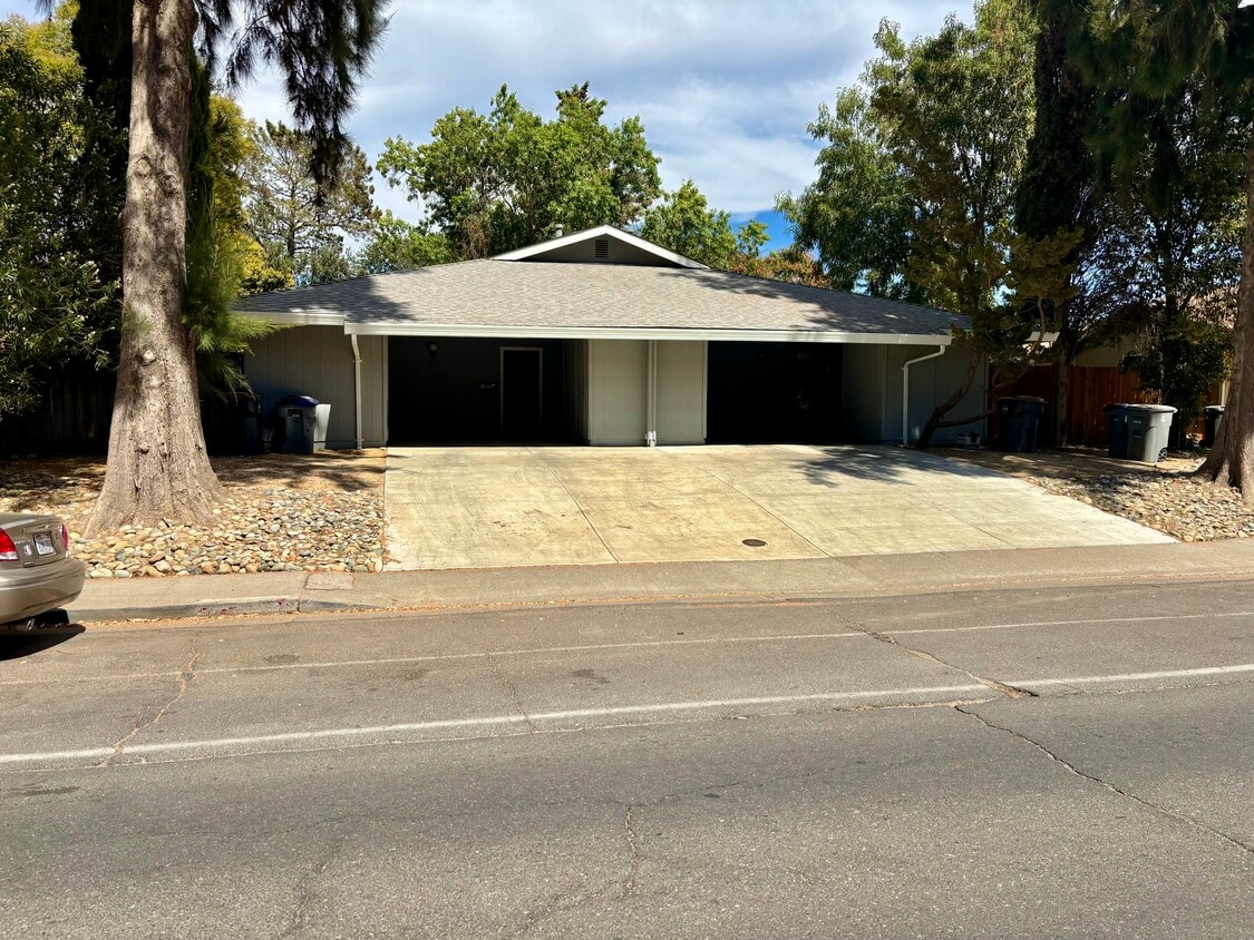 Primary Photo - 1116-1116 J St