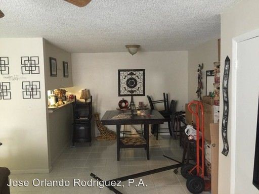 Foto del edificio - 921 W Oak Ridge Rd