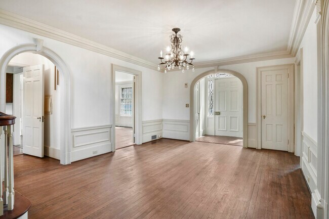 Foto del edificio - 50 Overhill Rd