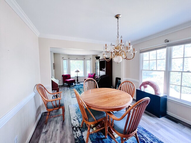 Foto del edificio - 5303 Highberry Woods Rd
