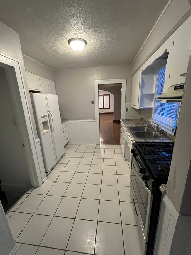 Foto del edificio - 3 bedroom home available in Rockford