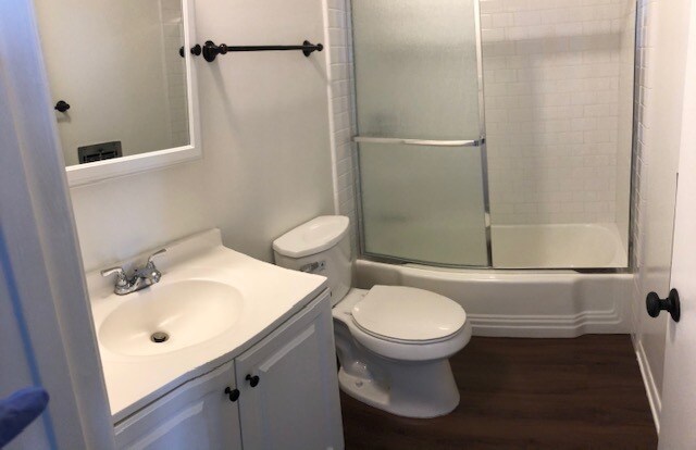 Veteran Bath - 406 Veteran Ave