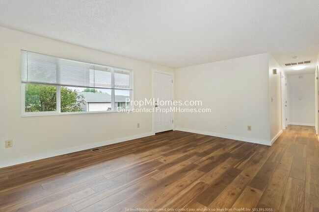 Building Photo - Three Bedroom Ranch in Hillsboro!