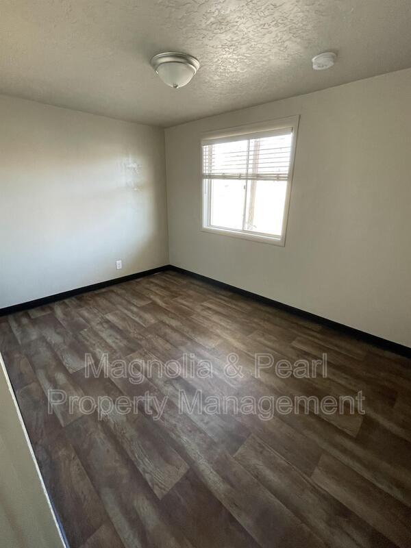 Building Photo - 712 E Grove Ave