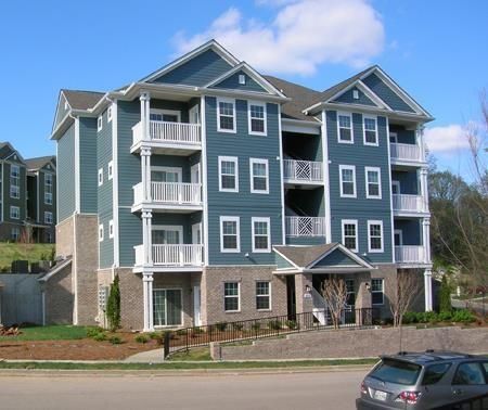 Foto del edificio - 8201 Lenox Creekside Dr