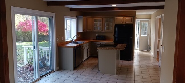 Foto del edificio - 151 Pleasant Valley Rd