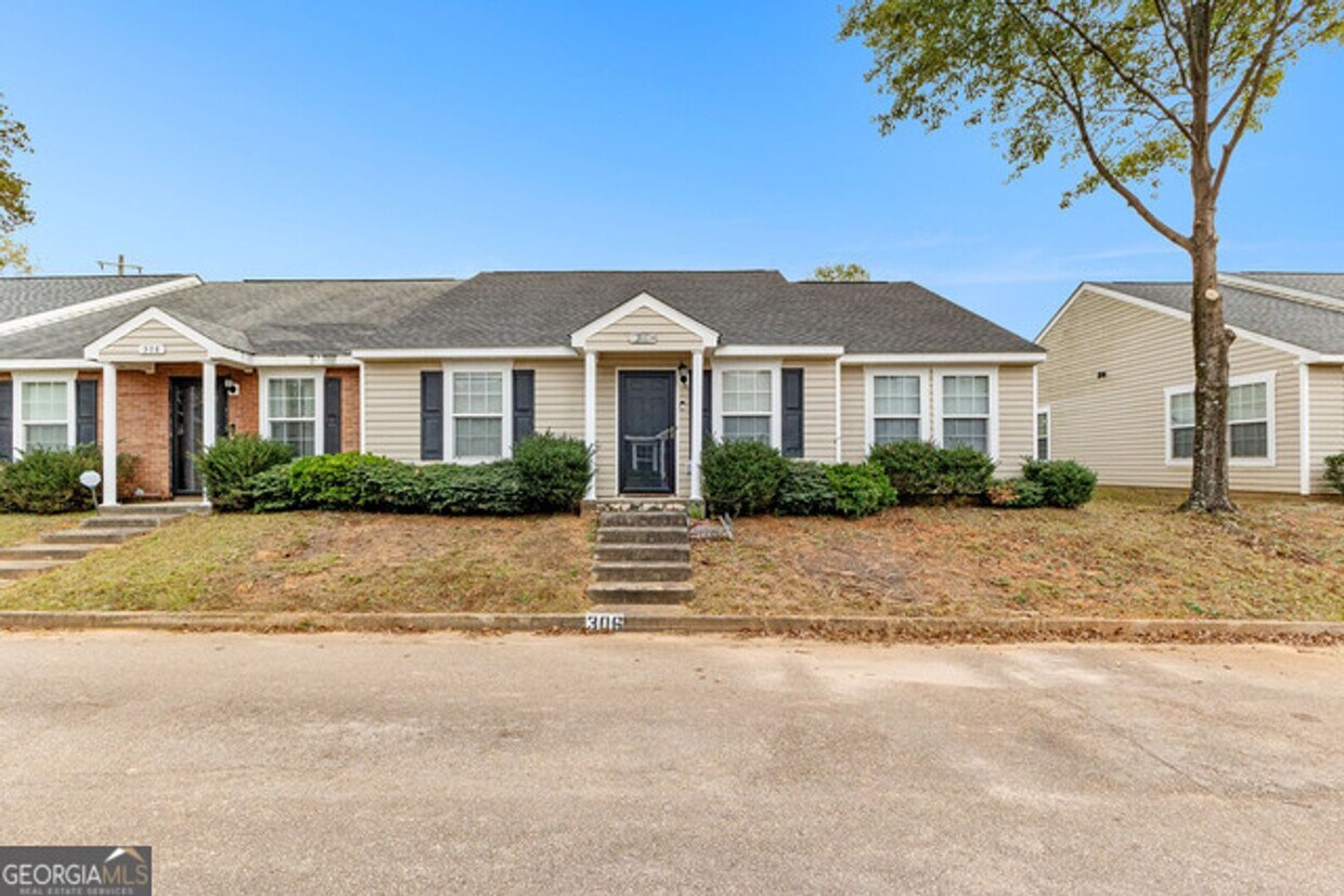 Foto principal - Wow! Check out this charming 3 bedroom 2 b...