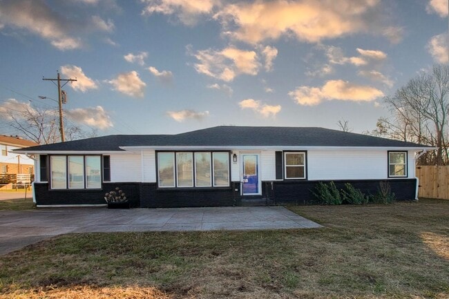 Photo - 1111 Westchester Dr Apartment