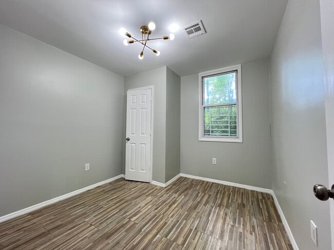 724 Lyons Ave A1 - 740 Lyons Ave