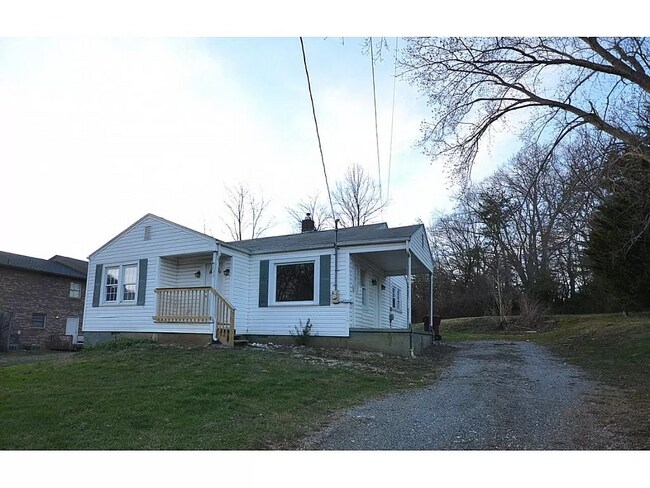 Building Photo - 133 Mayflower Rd