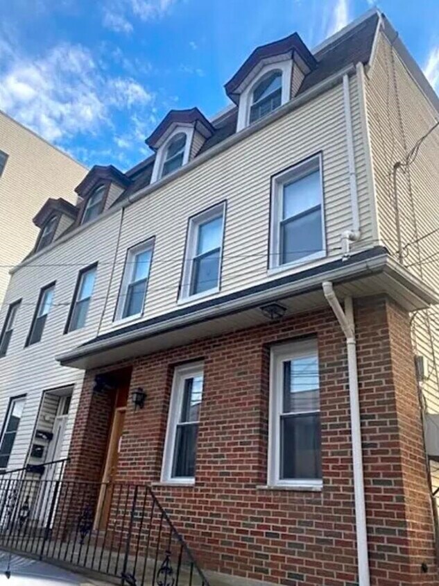 Foto principal - 151 Culver Ave