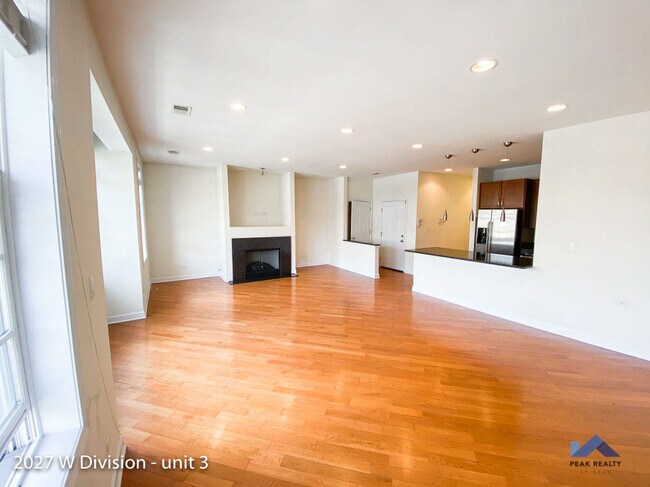 Building Photo - 2027 W Division St