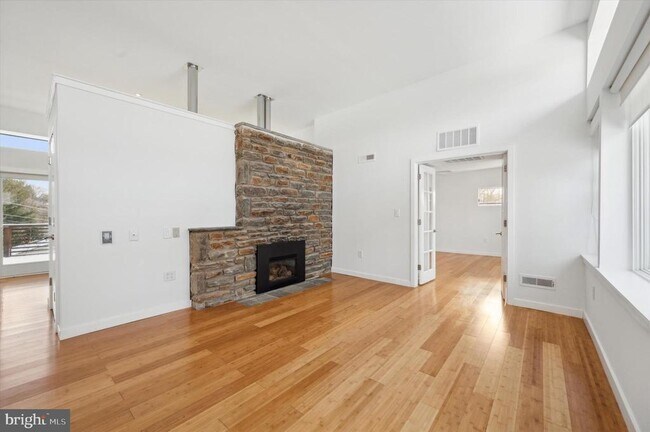 Building Photo - 29 Rolling Rd