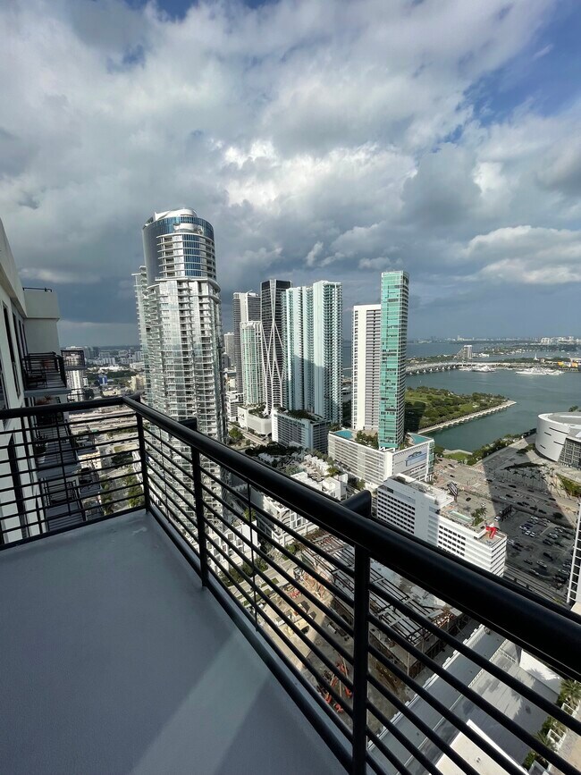 Foto del edificio - 600 NE 1st Ave
