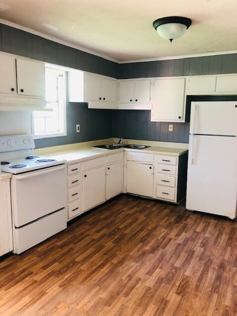 Foto del edificio - 2661 Green Tee Rd