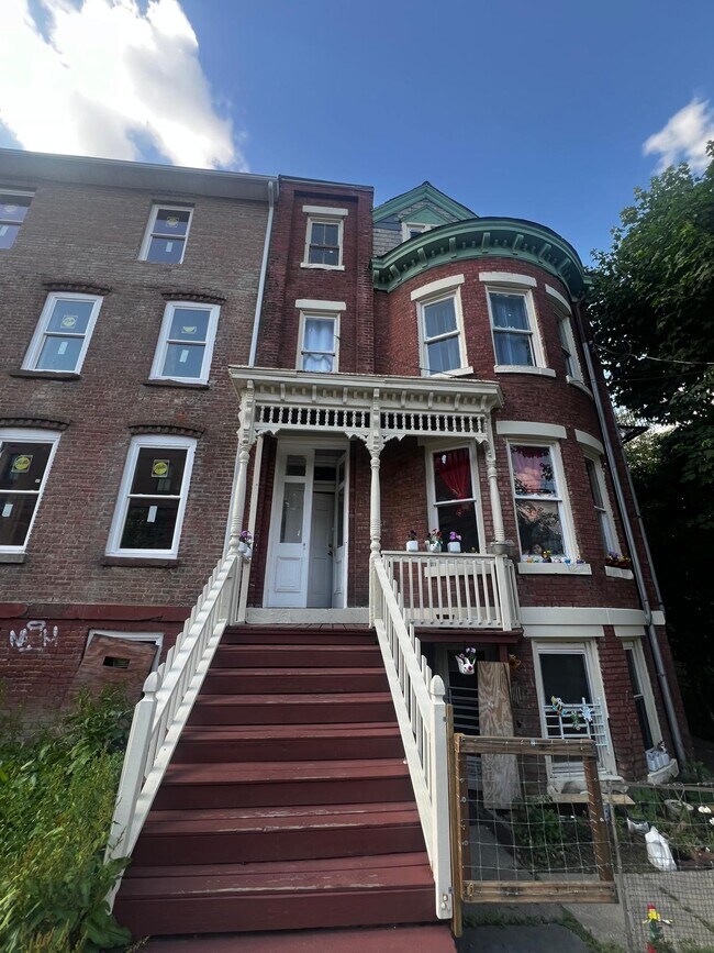 Building Photo - 42 Farrington St