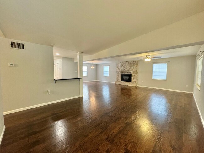 Building Photo - Auburndale Home