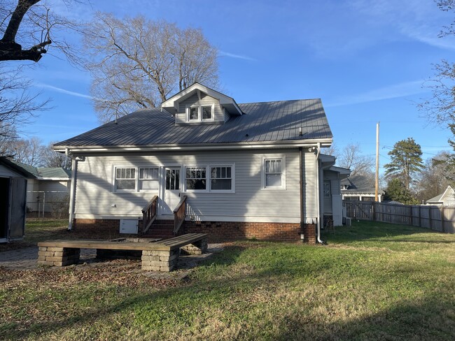 Building Photo - 1615 Lowder St