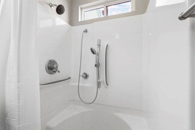 Foto del edificio - 20602 Hackberry Creek Park Rd