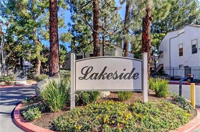 Building Photo - 10551 Lakeside Dr South Unit J
