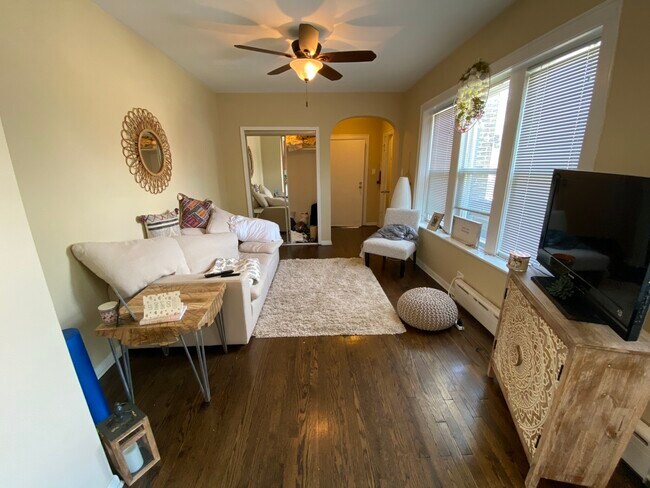 Foto del edificio - 3811 N Western Ave